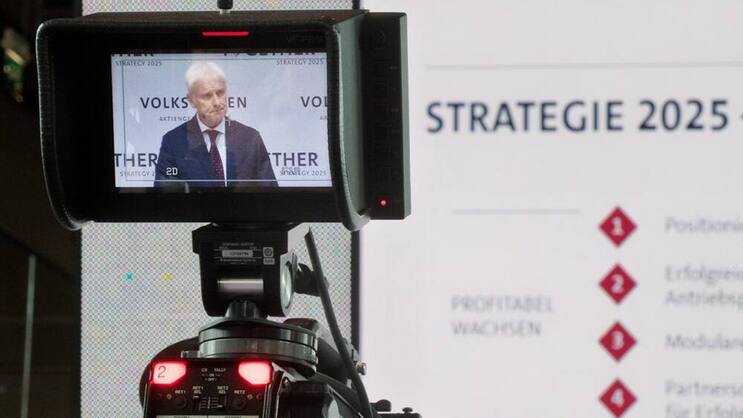 Matthias Müller: Der VW-Chef plant milliardenschwere Investitionen. Keystone