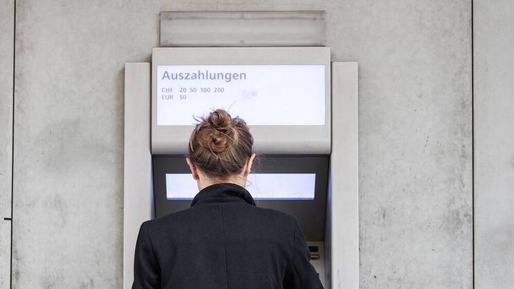 Bankomat: Romands heben mehr Bares ab als Deutschschweizer. Keystone