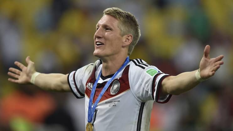 Bastian Schweinsteiger im WM-Dress: Intersport verkauft doppelt so viele Deutschland Trikots.Keystone