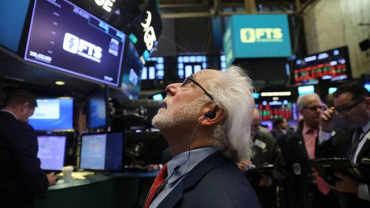 US-Börsenhändler an Wall Street: Indizes drehten am Montag stark ins Minus.