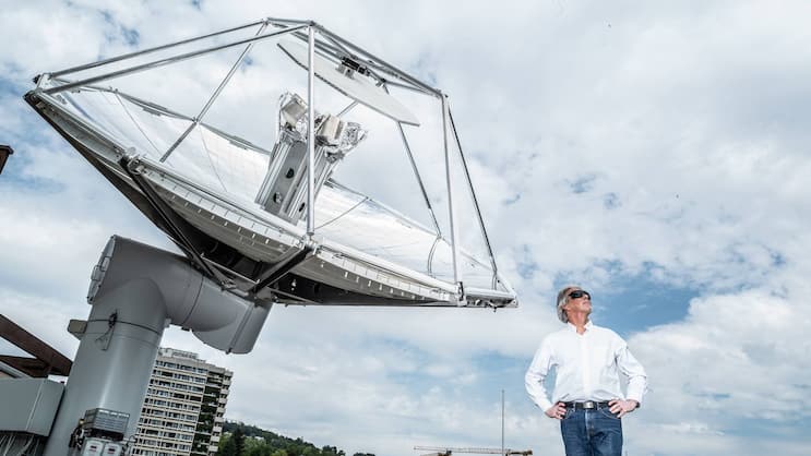 CO2-neutraler Treibstoff Aldo Steinfeld, Professor für erneuerbare Energieträger, baute mit seinem Team auf dem ETH-Dach eine Mini-Raffinerie.