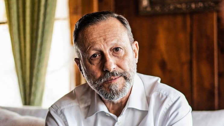 KNALLHART: Daniel Vasella handelte Paket-Besitzer Martin Ebner beim Kauf um eine Milliarde herunter.