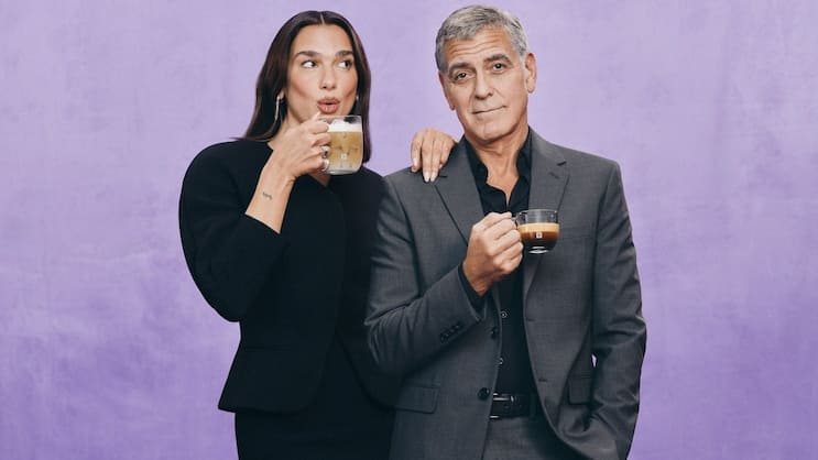 Dua Lipa und George Clooney machen gemeinsame Sache für Nespresso.