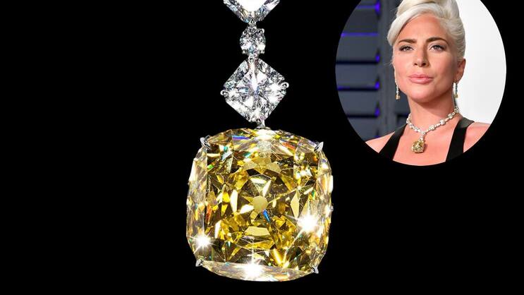 Der berühmte Tiffany-Diamant bringt 128,54 Karat auf die Waage. Sein Kissenschliff mit 82 Facetten wurde bewusst so gewählt: Dadurch kommt die gelbe Farbe des Diamanten am besten zur Geltung.