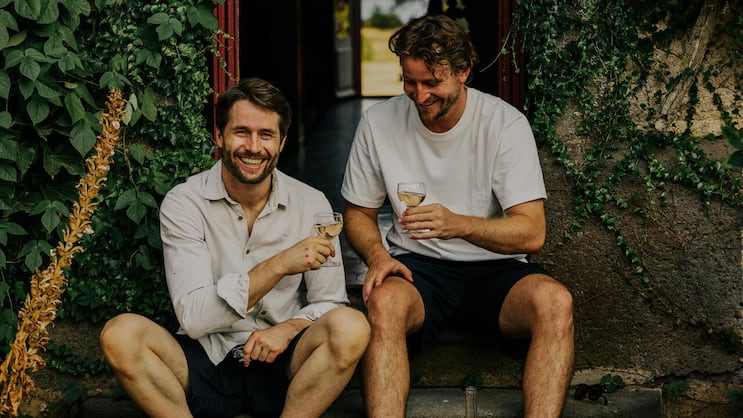 Gian (l.) und Florian Grundböck gründeten die Gin-Manufaktur Deux Frères in Zürich.