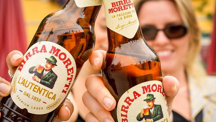 Moretti vermarktet Italianità. Gebraut wird das Bier für die Schweiz aber mehrheitlich in Chur.