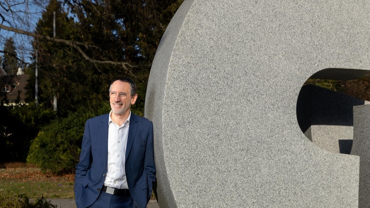 «Ich bin überzeugt, dass die Geisteswissenschaften wichtiger werden»: Machuel vor dem Adecco-Hauptsitz in Zürich-Seefeld.