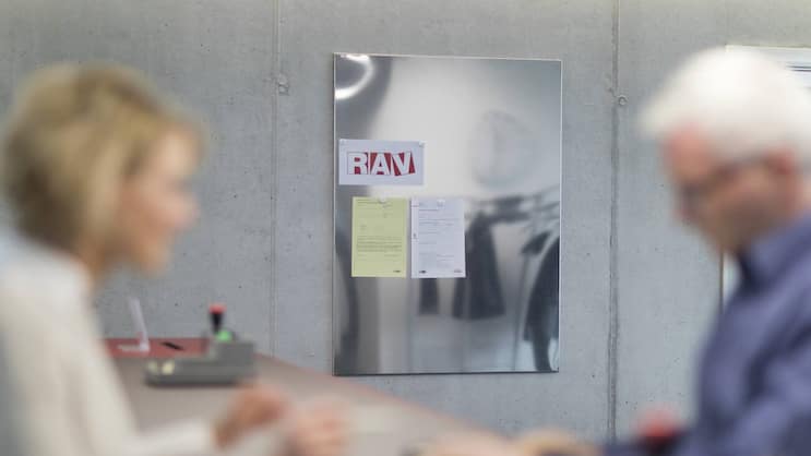 Ausgesteuerte Arbeitslose über 60 sollen künftig Anrecht auf Überbrückungsleistungen haben – aber weniger lange als vom Bundesrat geplant.