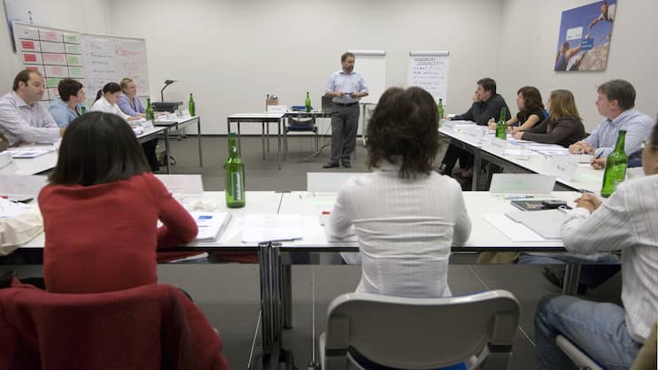 Weiterbildung während der Arbeit: Trotz viel Stress unbedingt Zeit für Weiterbildung reservieren.