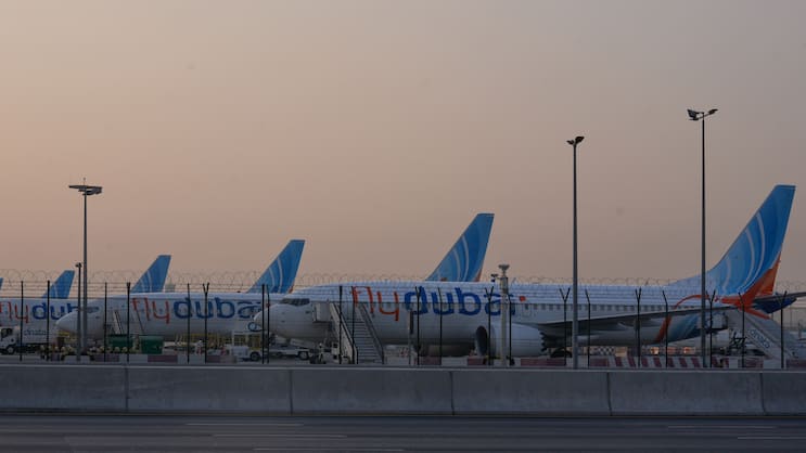 Parkierte Flugzeuge am Flughafen in Dubai: Für die Rückflüge von Schweizerinnen und Schweizer sind derzeit die Fluggesellschaften zuständig.