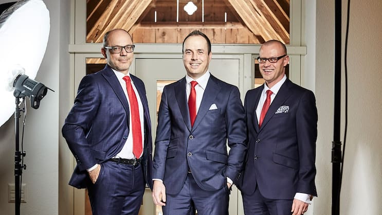 Senkrechtstarter aus Zug: Zum ersten Mal beim Rating dabei, haben Maurice Pedergnana, Timo Dainese und Gregor Widler (v.l.) gleich in zwei Kategorien abgeräumt.