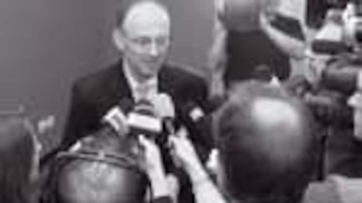 Die erste und letzte Pressekonferenz der Erb-Gruppe: Sanierer Hans Ziegler am 5. Dezember 2003 in Winterthur.