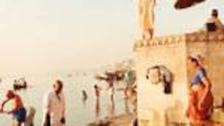 Indien zwischen Tradition und Moderne: Varanasi,  heilige Stadt am Ganges.