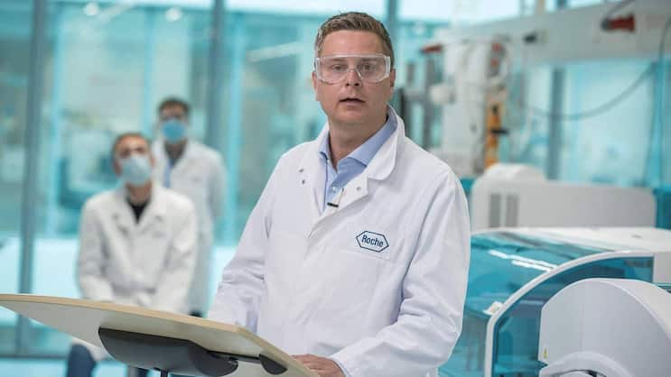 Roche-CEO Thomas Schinecker: Der Konzern hatte sich mit Bern nicht auf einen Preis beim Krebsmedikament Lunsumion einigen können, nun finanziert es der Pharmakonzern aus der eigenen Kasse.