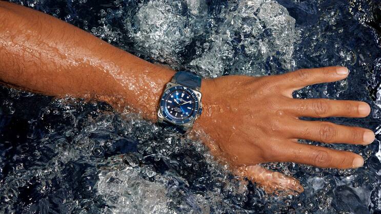 Die BR 03 Diver im Stahlgehäuse mit blauem Zifferblatt – eins von fünf neuen Modellen.