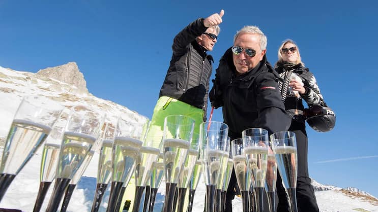 Bernhard Russi (links), Samih Sawiris (Mitte) und Dominique Rinderknecht (rechts): Die Aktien von Orascom, der Firma von Samih Sawiris, gehören zu den Top-Performern seit Jahresbeginn.