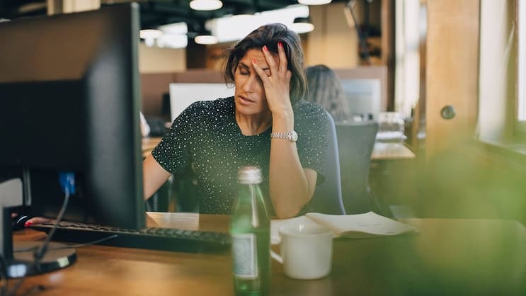 Unter Strom: Permanenter Stress am Arbeitsplatz wirkt sich auf den Gesundheitszustand aus.