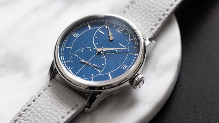 Die neue Régulateur von Louis Erard in Blau: Das 39-mm-Stahlgehäuse beherbergt ein Sellita-Automatikwerk.