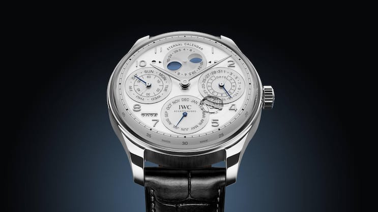 IWC Portugieser Eternal Calendar Premiere aus Schaffhausen: Der erste IWC-Kalender, der astronomisch korrekt bis ins Jahr 3999 rechnet – mit Mondphase aus Glas. Preis: 150’000 Franken.