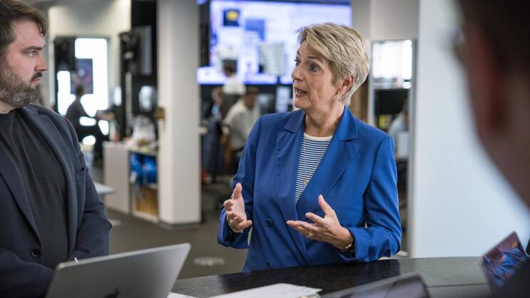 FDP-Bundesrätin Karin Keller-Sutter besuchte am Montag den Newsroom von Blick in Zürich.