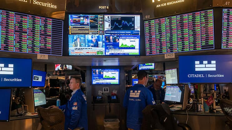 Laut Johnson Associates werden die Jahresendboni für Wall-Street-Händler und Investmentbanker voraussichtlich um bis zu 30 % gegenüber dem Vorjahr steigen.