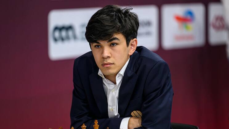 Javokhir Sindarov ist ein 20-jähriges Schachwunderkind aus Usbekistan.