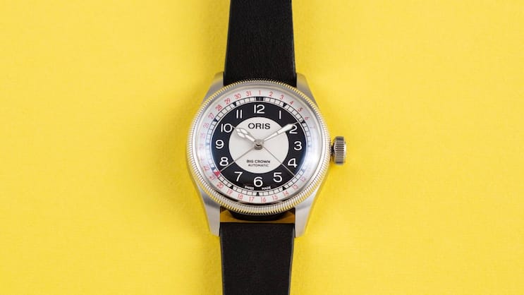 Mit gewölbtem Saphirglas und silbernem Zifferblatt ist die Uhr ein zeitloses Highlight – und das für 1950 Franken.