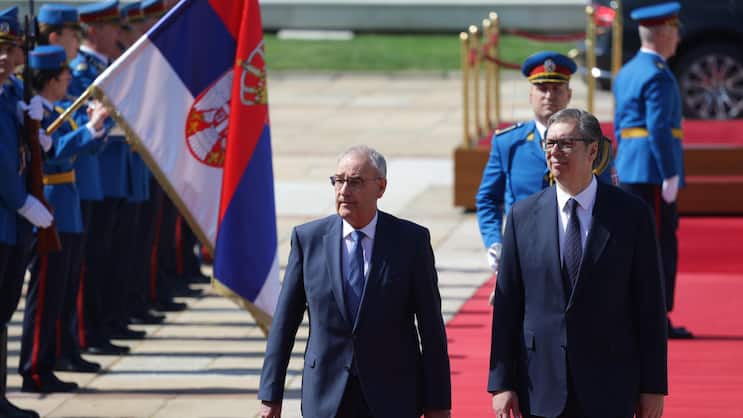 Bundespräsident Guy Parmelin beim Staatsbesuch in Serbien mit Präsident Aleksandar Vucic.
