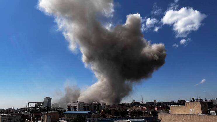 Explosion in Teheran am 1. März 2026: Der Iran-Krieg setzt auch die Weltwirtschaft kräftig unter Druck.