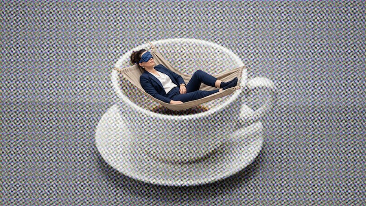 Koffein oder Nickerchen: Was hilft am besten gegen das Mittagstief?