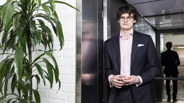 Keegan McBride ist ein international renommierter Experte für digitale Governance, KI, Technologie- und Geopolitik.