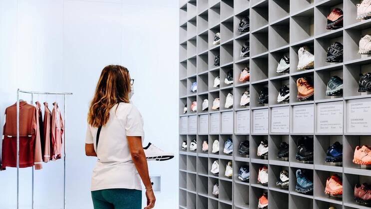 Lifestyle: On-Schuhe in einem Regal in New York.