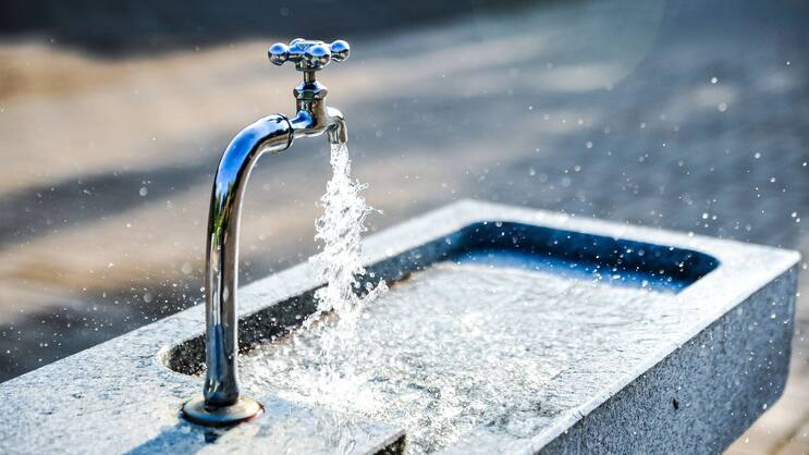 wasser_brunnen_ausschütten_dividenden