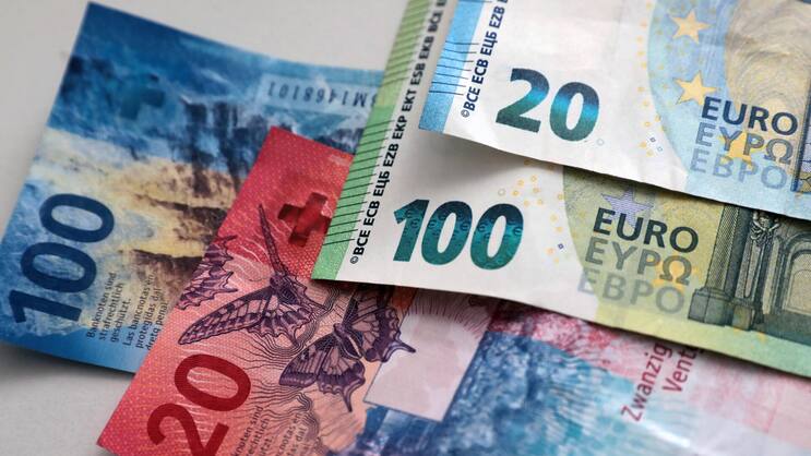 Euro- und Franken-Geldnoten.