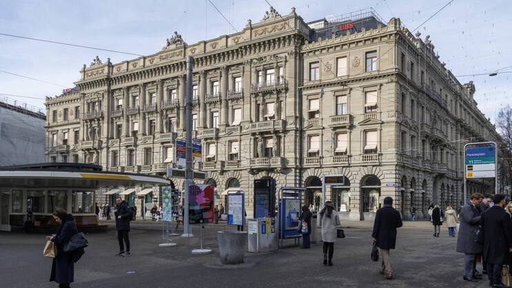 Gute Stimmung am Paradeplatz: Die UBS schreibt 2025 einen Gewinn von 7,8 Milliarden Dollar.