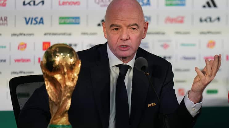 Obwohl die WM vorbei ist, sorgen Gianni Infantino und die Fifa fast täglich für Schlagzeilen.