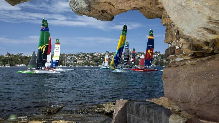Die Sail-GP-Katamarane, hier im Hafen von Sydney unterwegs, konkurrieren am kommenden Wochenende in Genf.