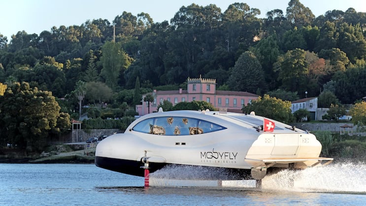 Der Prototyp MBFY-10 fährt seit 2022 auf dem Genfersee. Das erste kommerzielle Schiff wird aber wohl nicht unter Schweizer Flagge segeln.