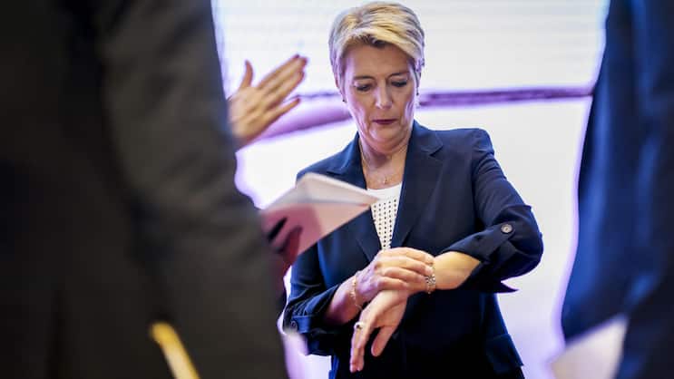 Die Uhr läuft: Finanzministerin Karin Keller-Sutter hat ihr Reformpaket der Bankenregulierung vorgelegt. Die Justiz könnte die Debatte darum noch durcheinander wirbeln.