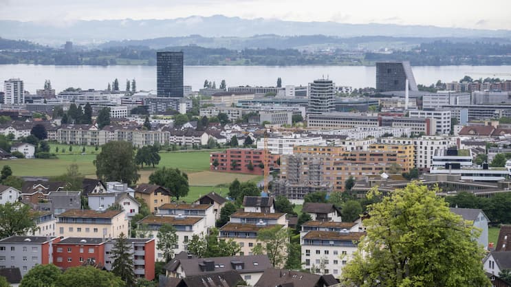 In der Schweiz aber gilt für alle Grossfirmen eine Gewinnsteuerbelastung von 15 Prozent – auch in Zug (Bild). Deshalb locken die Kantone mit anderen Goodies.