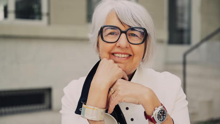 Sie hat einen Bezug zu Uhrmachern und Uhren: Elisabeth Baume-Schneider trägt eine Armbanduhr der Marke Aerowatch aus Saignelégier JU.