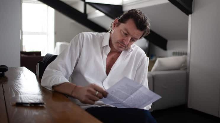 Giancarlo Devasini in seiner Wohnung in Lugano. Das Headquarter von Tether wird nach San Salvador verlegt. Dort baut sich das Unternehmen einen 70-stöckigen Wolkenkratzer.