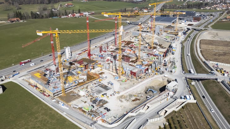 Über der Baustelle in Bulle FR hat Rolex eine Flugverbotszone erwirkt.