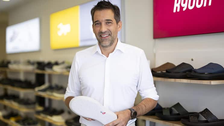 Co-CEO Claudio Minder ist stolz auf den Schweizer Produktionsstandort in Sennwald SG.