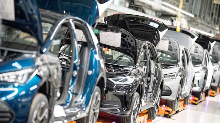 Die Autoproduktion verschiebt sich aus den USA und Europa (im Bild das VW-Werk in Zwickau in Deutschland) ...