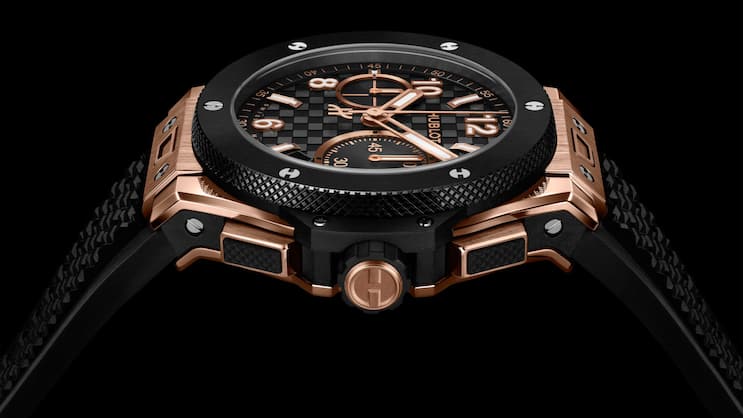 Hublot legiert Gold mit Platin und Hightech-Materialien für mehr Härte und einen charakteristischen rötlicheren Farbton: Das «King Gold» ist in der Big Bang Original Unico King Gold Ceramic verbaut.