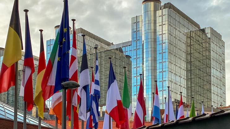 Während sich die Anleger auf ein weiteres potenzielles Rekordjahr vorbereiten, wird Selektivität im Sekundärmarkt unerlässlich sein, wobei Europa als Lichtblick hervorsticht.