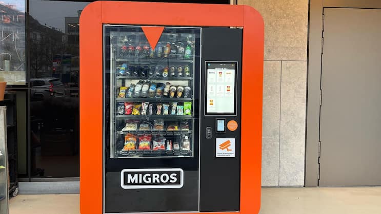 Der neue Migros-Verkaufsautomat am Zürcher Kreuzplatz.