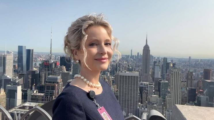Beraterin und Buchautorin Sandra Navidi an ihrem Wohnort New York City.