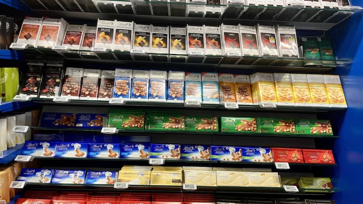 Lindt-Regal in einem Coop-Supermarkt.